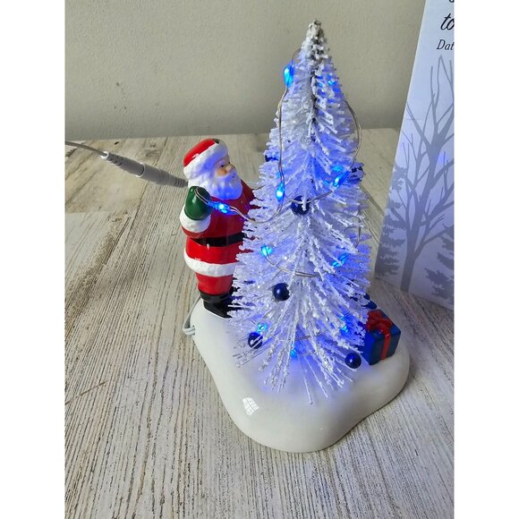 Dept 56 Santa comes town‎ 2021 6007775 new tree light up - Picture 2 of 11